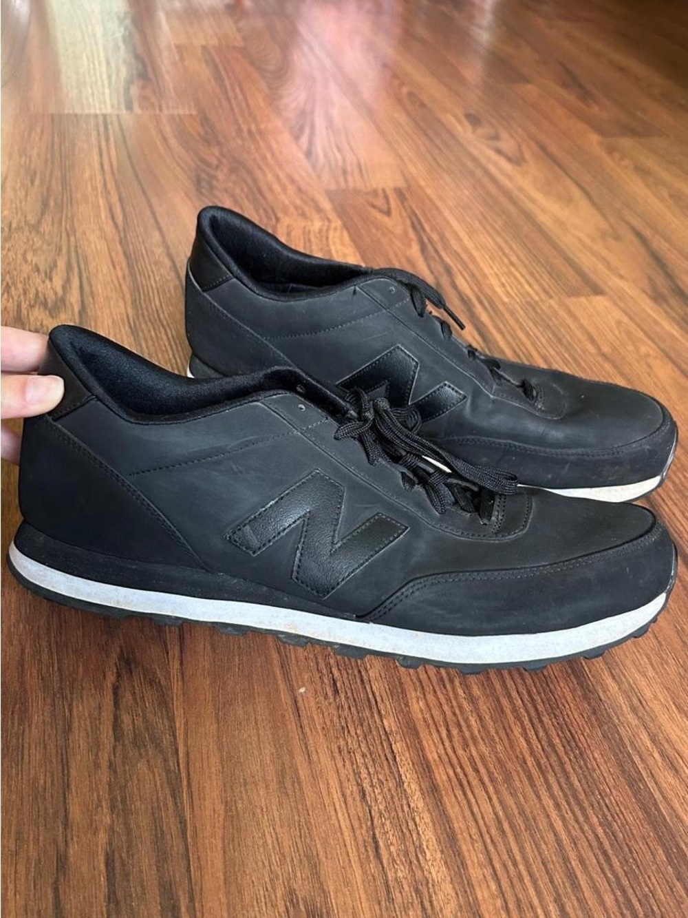 Men’s new balance sneakers